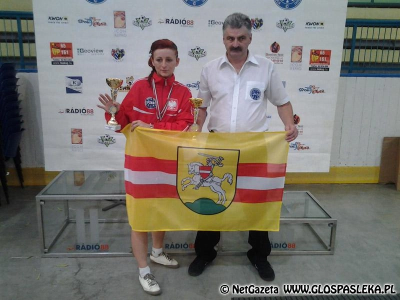 Żaneta Cieśla dokłada do kolekcji 2 złote medale z Pucharu Świata w KICKBOXINGU!!!