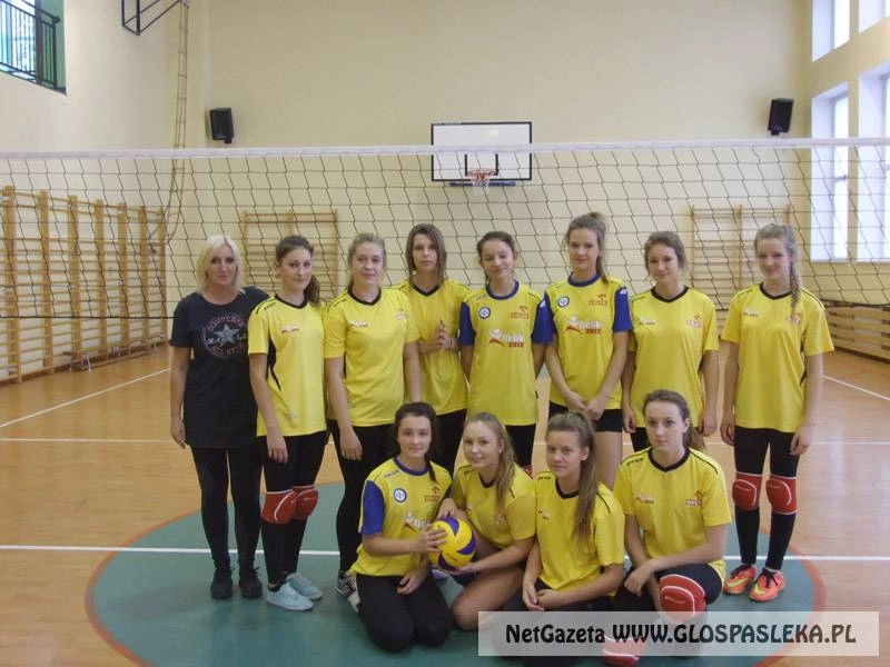 Dziewczęta Gimnazjum nr 1 w Pasłęku wygrały turniej piłki siatkowej
