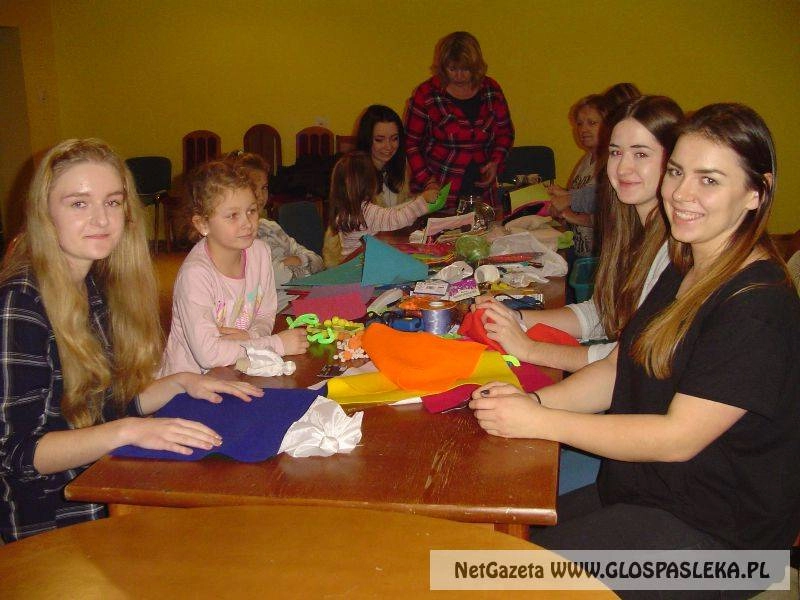 Wolontariusze Zespołu Szkół w Domu Dziecka w Marwicy