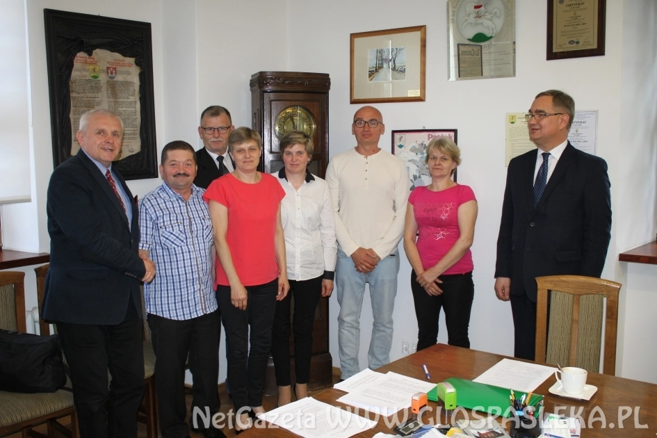 Podpisanie umowy na budowę budynku świetlicy wiejskiej w Sałkowicach