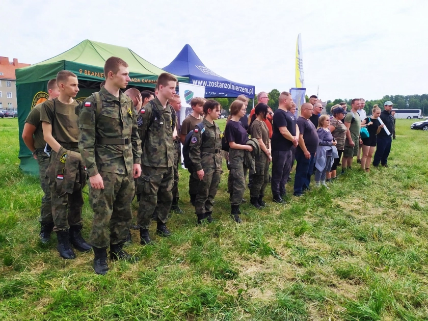 Pierwszy dzień wakacji - kadeci ZSEiT trenują z wojskiem w 9 BBKPanc w Braniewie