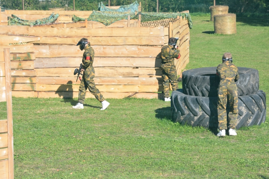 Uczniowie ZS na zajęciach w  Paintball Pasłęk