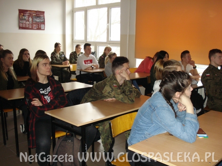 Akademia Wojsk Lądowych czeka na absolwentów klas wojskowych ZSEiT