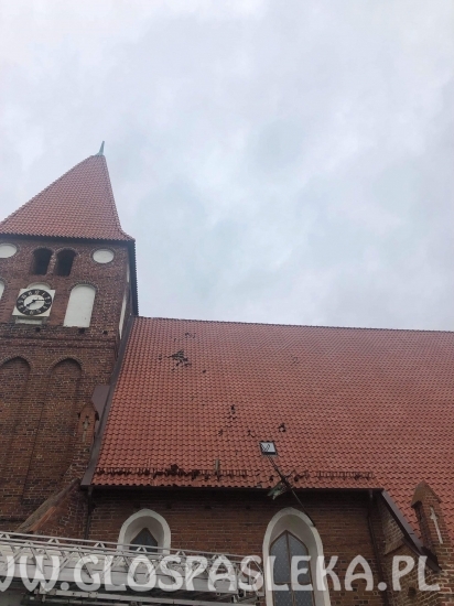 Spadł krzyż i kapsuła z wieży kościoła w Mariance