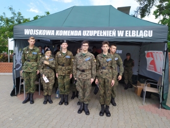 Uczniowie ZSEiT w Pasłęku - żołnierzami Rzeczpospolitej