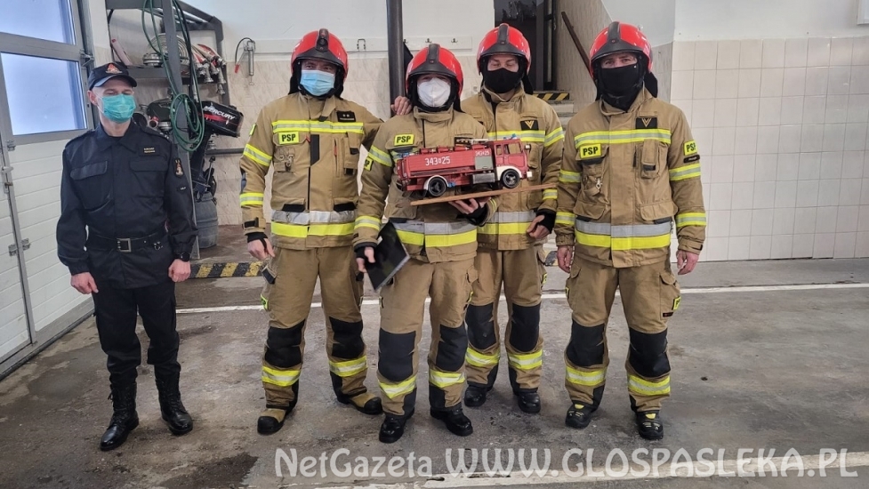 Tradycyjne pożegnanie strażaków odchodzących na emeryturę