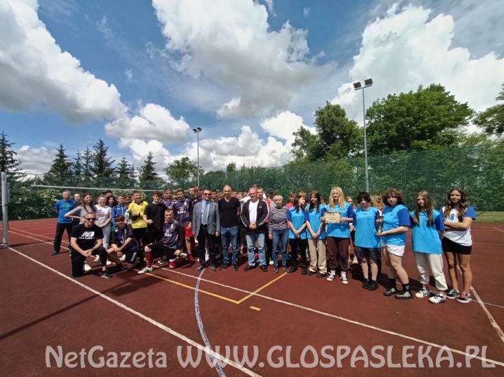 Turniej Piłki Siatkowej i Piłki Nożnej o Puchar Dyrektora ZSEiT